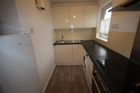 Studio to rent, Fotheringay Gardens, Slough SL1