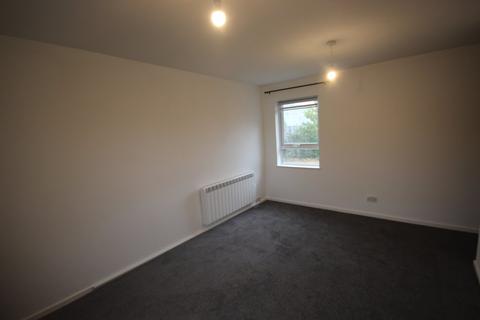 Studio to rent, Fotheringay Gardens, Slough SL1