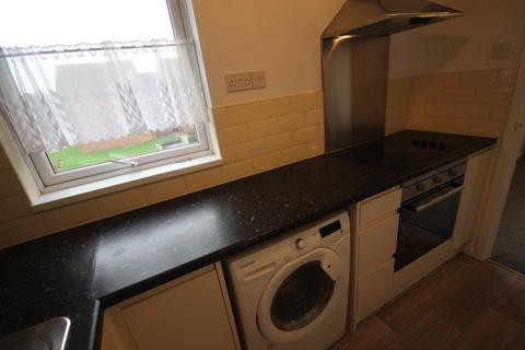 Studio to rent, Fotheringay Gardens, Slough SL1