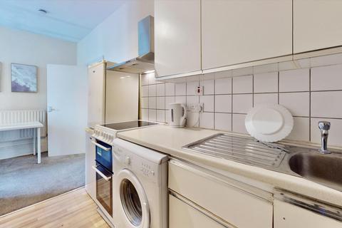 1 bedroom in a flat share to rent, Northfield Avenue, London, W13