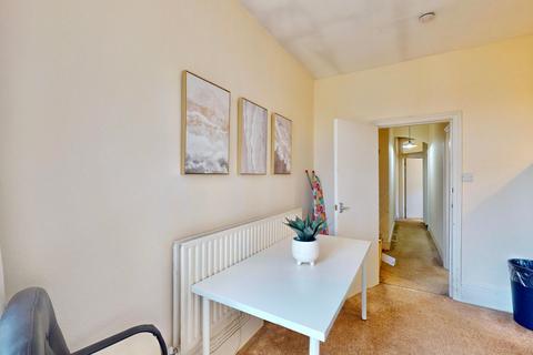 1 bedroom in a flat share to rent, Northfield Avenue, London, W13