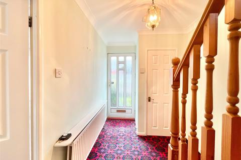 4 bedroom semi-detached house for sale, Dundee Close, Chapel House, NE5