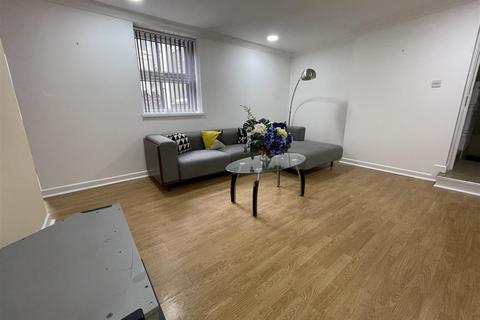 3 bedroom apartment to rent, Richmond Road, Cardiff