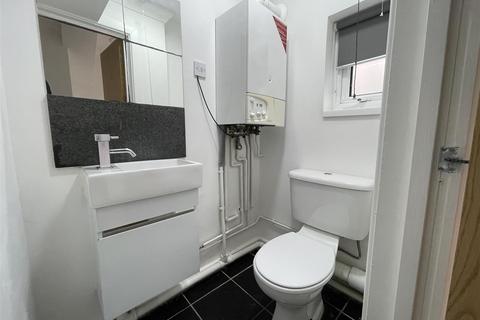 3 bedroom apartment to rent, Richmond Road, Cardiff