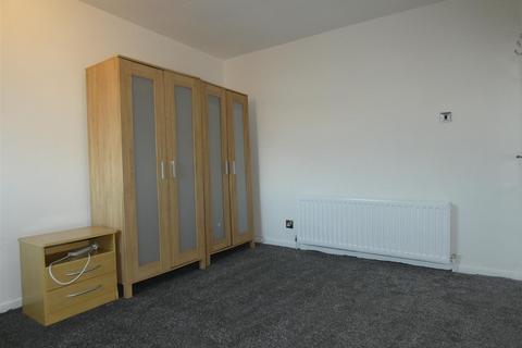 2 bedroom flat to rent, Hastings Court