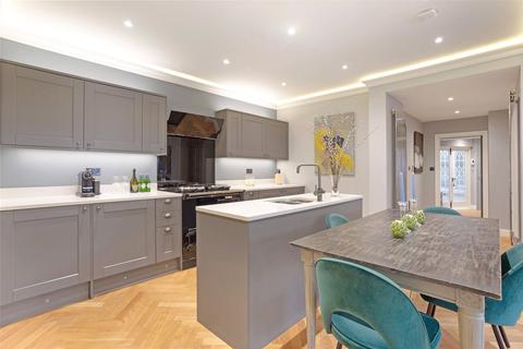 4 bedroom apartment for sale, Queen's Gate Terrace, London, SW7