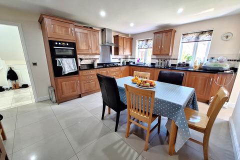 5 bedroom detached house for sale, West End, Southampton