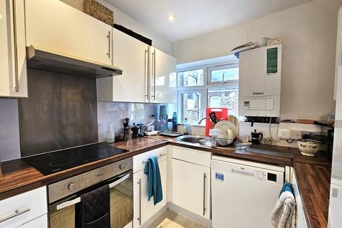 3 bedroom flat to rent, East End Road, London, N2