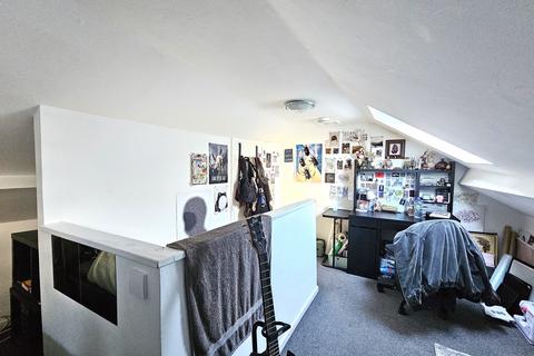 3 bedroom flat to rent, East End Road, London, N2