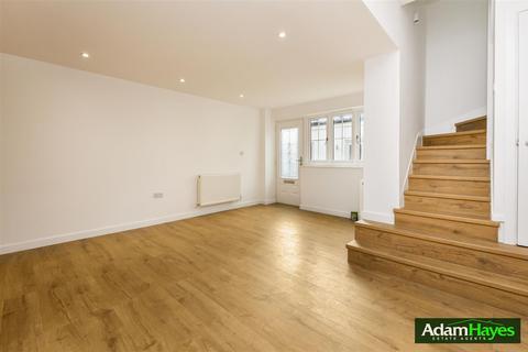 3 bedroom maisonette for sale, Birkbeck Road, London N12