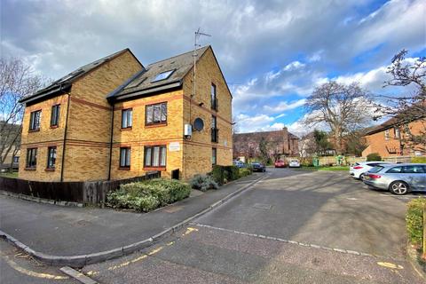 1 bedroom apartment to rent, Gresham Court, Staines-upon-Thames TW18