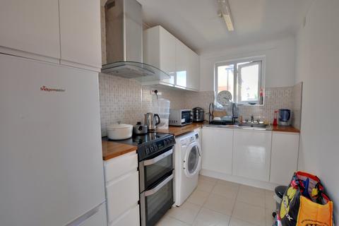 1 bedroom apartment to rent, Gresham Court, Staines-upon-Thames TW18