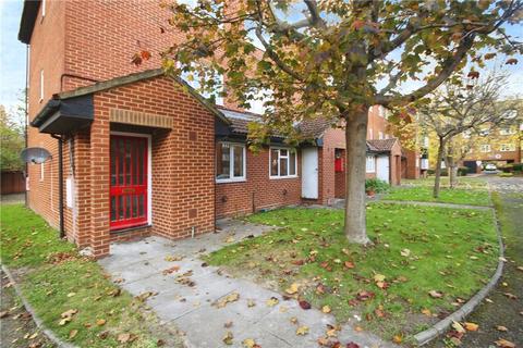 1 bedroom maisonette to rent, Chatsworth Place, Mitcham, CR4