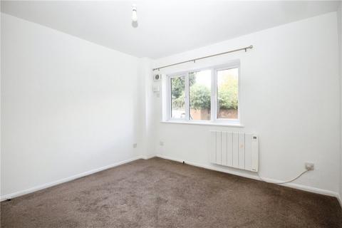 1 bedroom maisonette to rent, Chatsworth Place, Mitcham, CR4