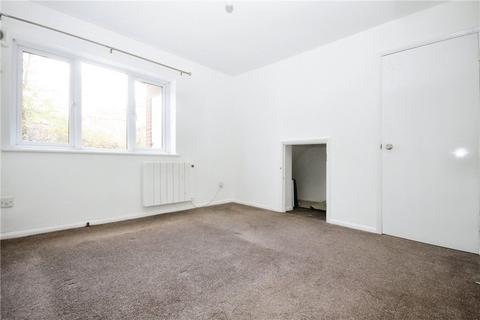 1 bedroom maisonette to rent, Chatsworth Place, Mitcham, CR4