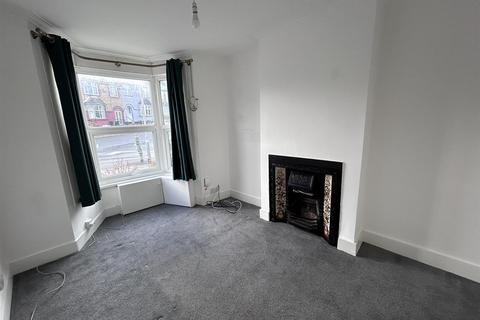 3 bedroom terraced house to rent, Vale Road, Northfleet DA11