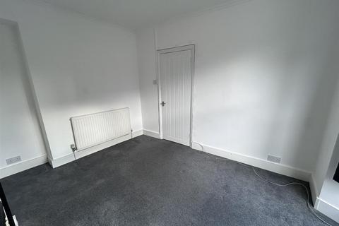 3 bedroom terraced house to rent, Vale Road, Northfleet DA11