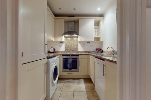 2 bedroom ground floor flat to rent, Kew Gardens Road