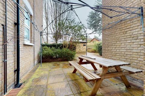 2 bedroom ground floor flat to rent, Kew Gardens Road