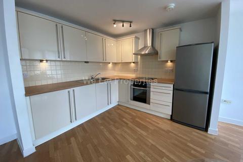 3 bedroom apartment to rent, Chapel Street, Salford M3