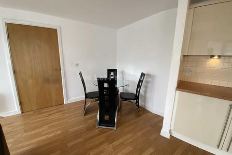 3 bedroom apartment to rent, Chapel Street, Salford M3