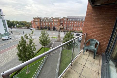 3 bedroom apartment to rent, Chapel Street, Salford M3