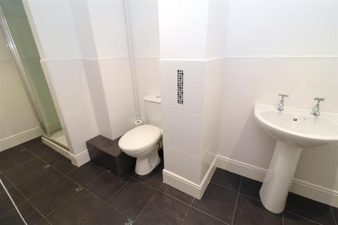 3 bedroom end of terrace house for sale, Sparable Lane, Wakefield WF1