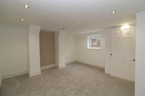 3 bedroom end of terrace house for sale, Sparable Lane, Wakefield WF1