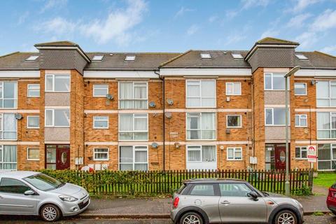 2 bedroom apartment for sale, Amanda Court, Edward Way, Ashford, TW15