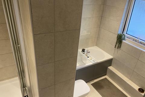 61 Andrews Close, Warwick, CV34 5GF