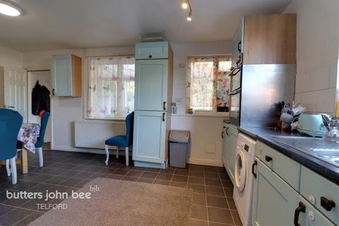 3 bedroom end of terrace house for sale, Church Parade, Telford