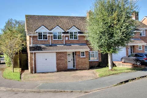 105 Beech Hill, Haywards Heath, RH16 3TS