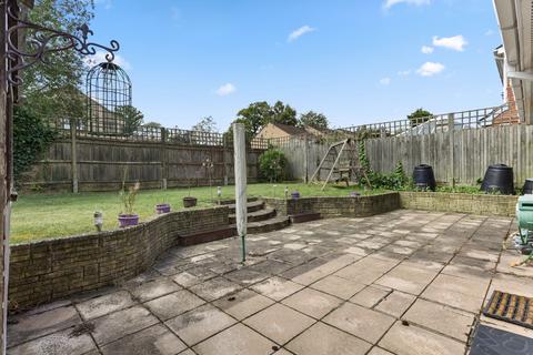 105 Beech Hill, Haywards Heath, RH16 3TS