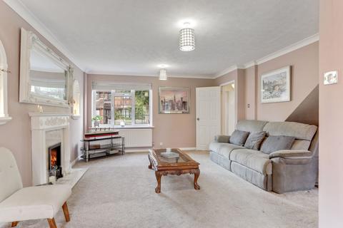 105 Beech Hill, Haywards Heath, RH16 3TS