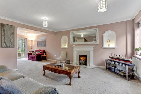 105 Beech Hill, Haywards Heath, RH16 3TS