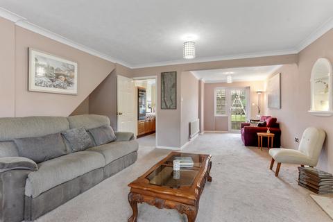 105 Beech Hill, Haywards Heath, RH16 3TS