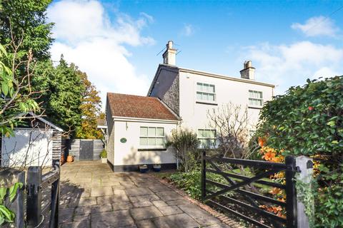 4 bedroom detached house for sale, Albany Road, Hampshire GU51