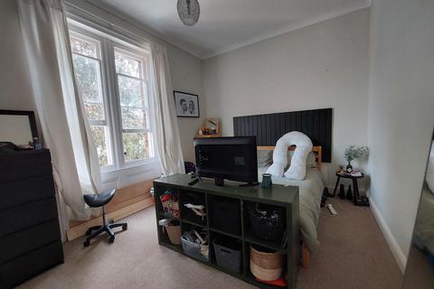 2 bedroom flat to rent, Dynevor Road, Bedford, MK40