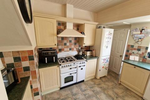 3 bedroom terraced house to rent, Baron Road, Penarth