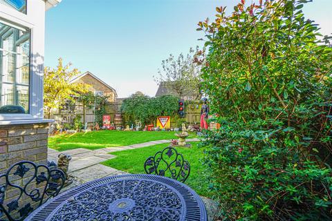2 Chailey Close, Hastings, TN34 2RG