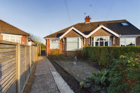 2 bedroom semi-detached bungalow to rent, Northampton Road, Roade, NN7