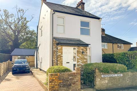 2 bedroom detached house for sale, Heronsgate Road, Chorleywood, Rickmansworth, Hertfordshire, WD3