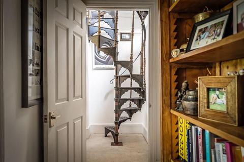 23 Howard Road, Dorking, RH4 3HP