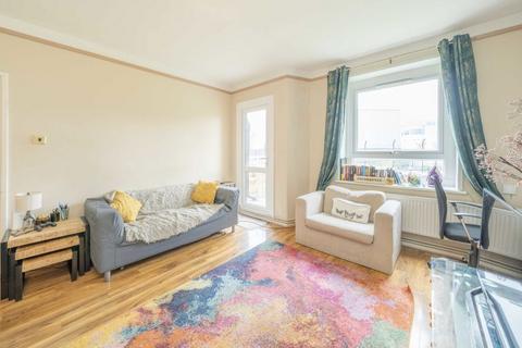 3 bedroom flat to rent, Tulse Hill, London SW2