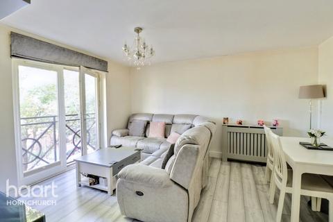 2 bedroom apartment for sale, Warwick Close, Hornchurch