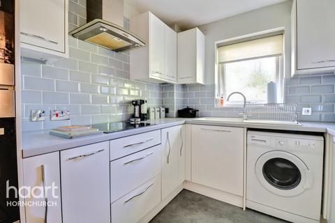 7 Warwick Close, Hornchurch, RM11 3DQ