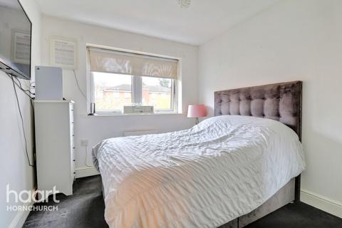7 Warwick Close, Hornchurch, RM11 3DQ