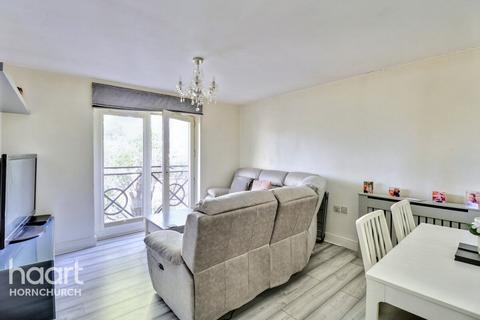 7 Warwick Close, Hornchurch, RM11 3DQ
