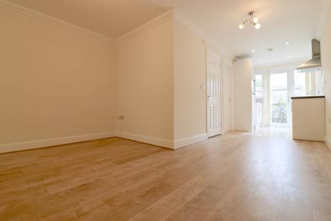 2 bedroom maisonette to rent, Victoria Road, Cambridge,