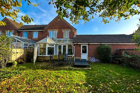 3 bedroom end of terrace house for sale, Blackthorn Road, Attleborough, Norfolk, NR17 1YJ